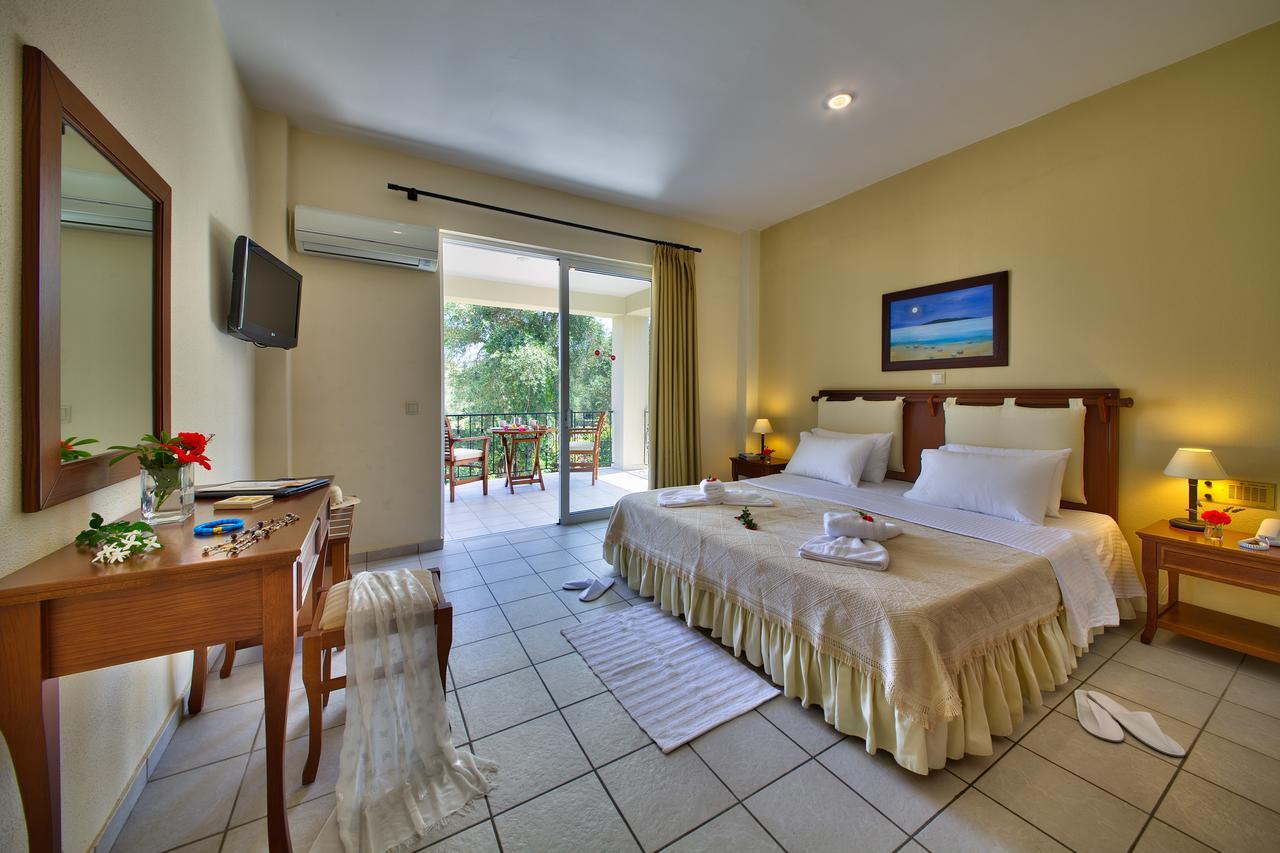 Paxos Club & 4* Gaios